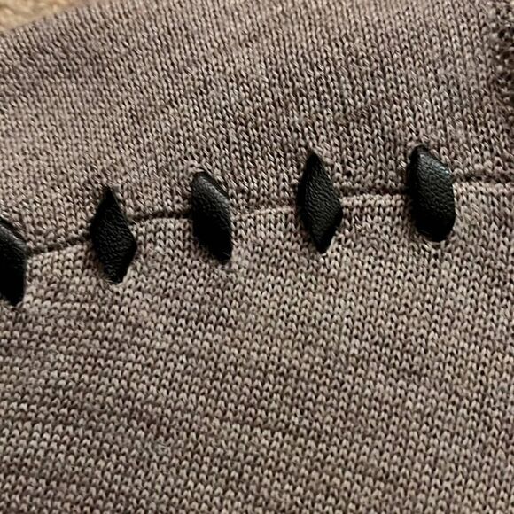 5/48 by Saks Fifth Ave sweater w black fringe faux leather hem detail. NWOT XS - Picture 7 of 11